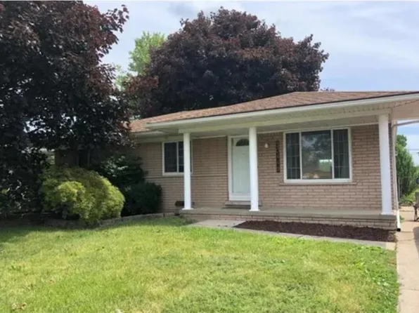 30448 Quinkert St, Roseville, MI 48066