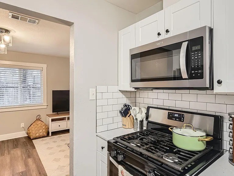 6108 Calmar Cv #B — Photo 15