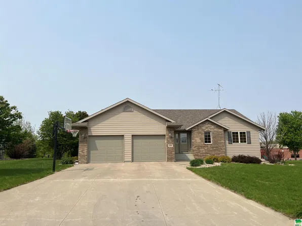1305 S Carroll St, Rock Rapids, IA 51246