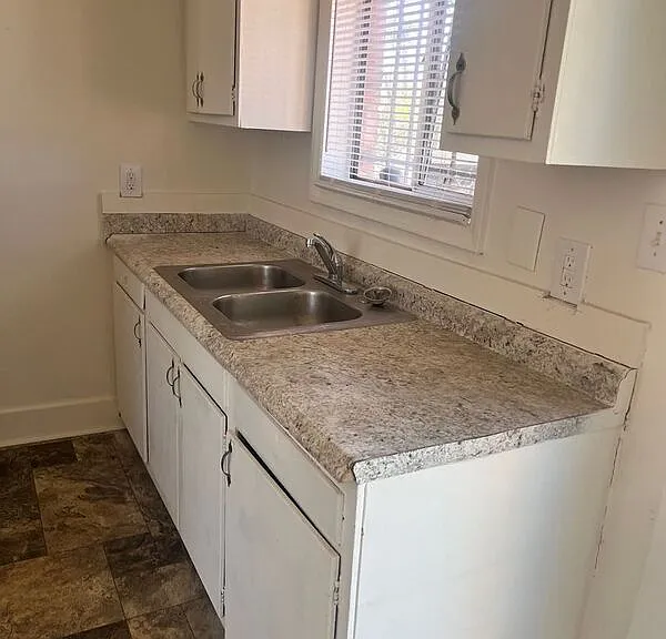 532 Camrose Dr — Photo 7