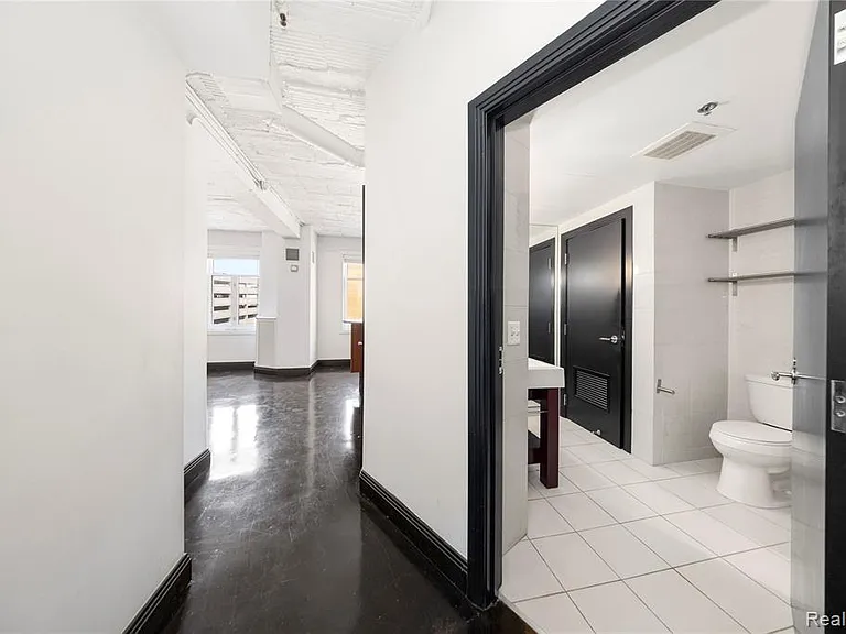 2233 Park Ave #5B — Photo 4