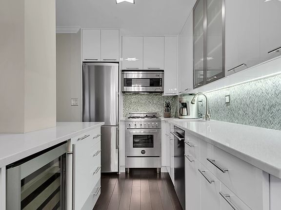 2nd image of 16 W 16th St APT 6RS