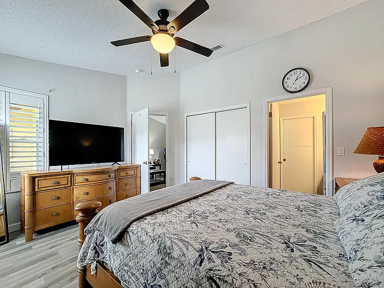 Queen Palms Ct — Photo 4