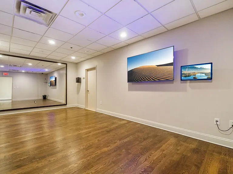 102 Christopher Columbus Dr #402 — Photo 32