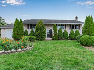 1820 Suncrest Dr, Carlisle, PA 17013