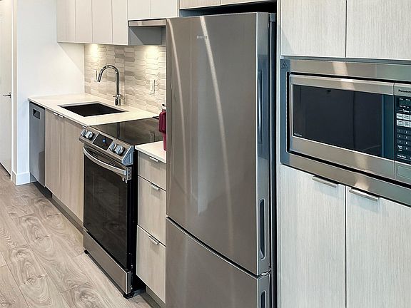 3rd image of 2499 Rabbit Dr #403