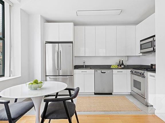 3rd image of 99 John St APT 2305