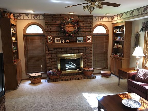 Family room 12' x 13'