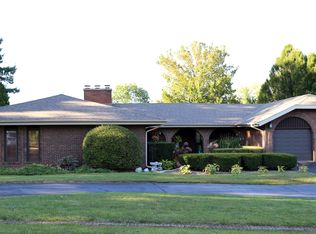 5 Lagoon Dr, Hawthorn Woods, IL 60047