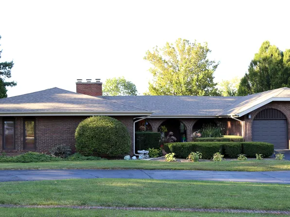 5 Lagoon Dr, Hawthorn Woods, IL 60047