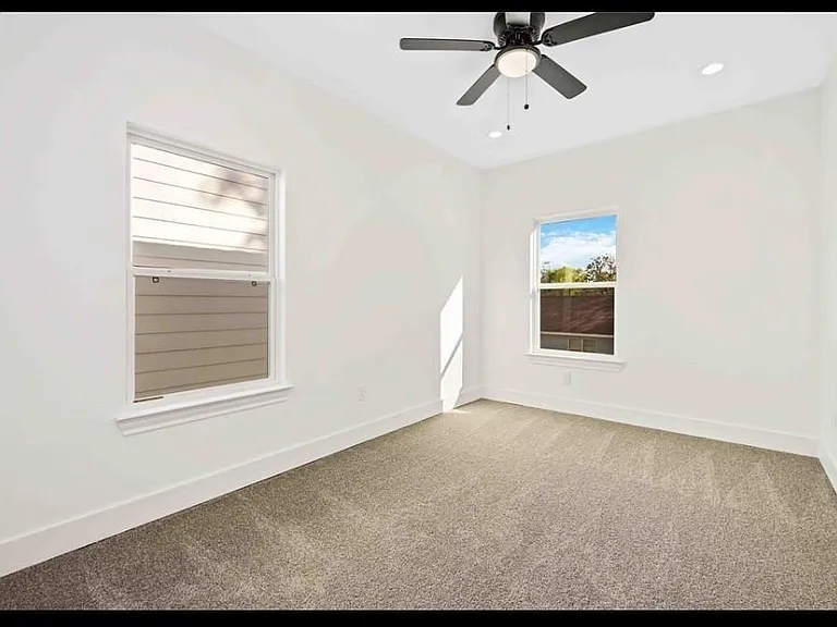 4508 Noble St — Photo 14