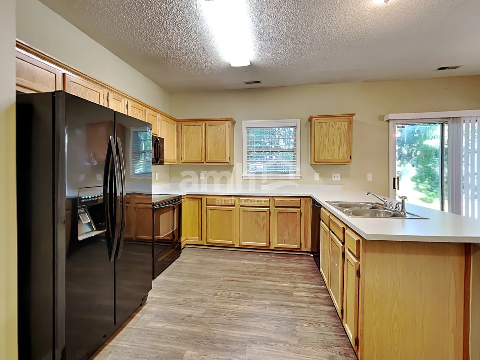 3 bed, 2.5 bath, 1673 sqft, $2,025 — Photo 4