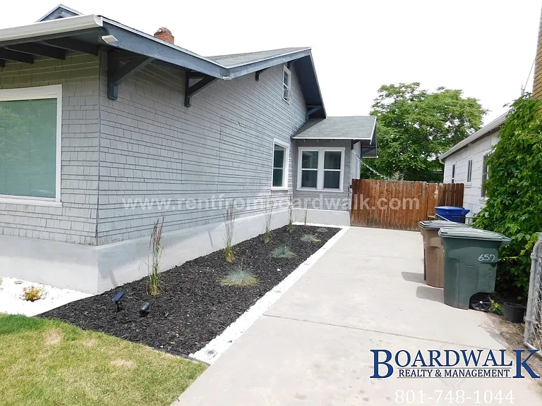 657 E Warnock Ave — Photo 7