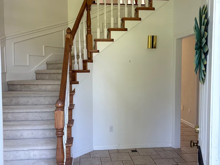 2285 Lubna Dr — Photo 2