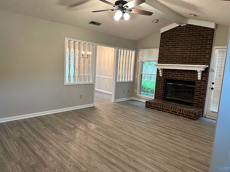 108 Brass Oak Dr — Photo 3
