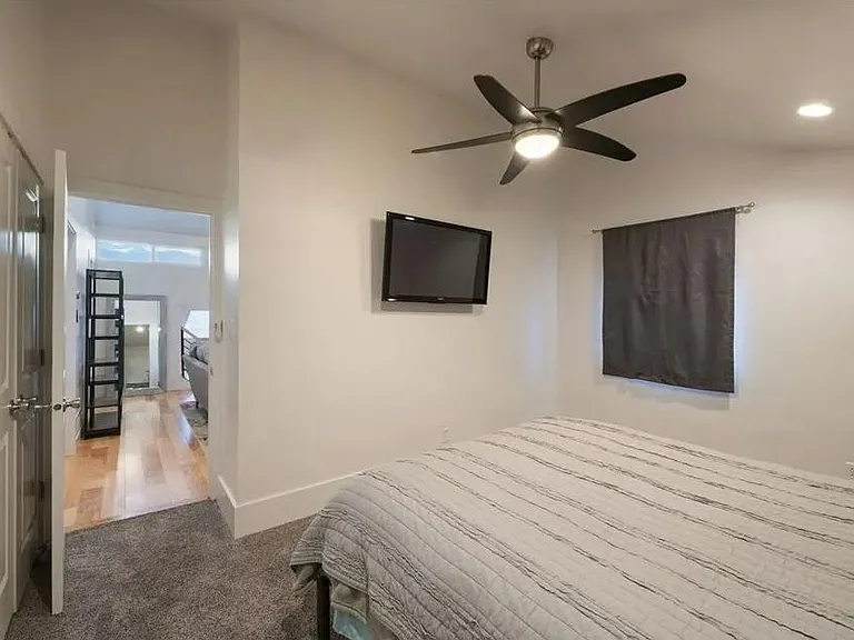 2660 E Parleys Way — Photo 8
