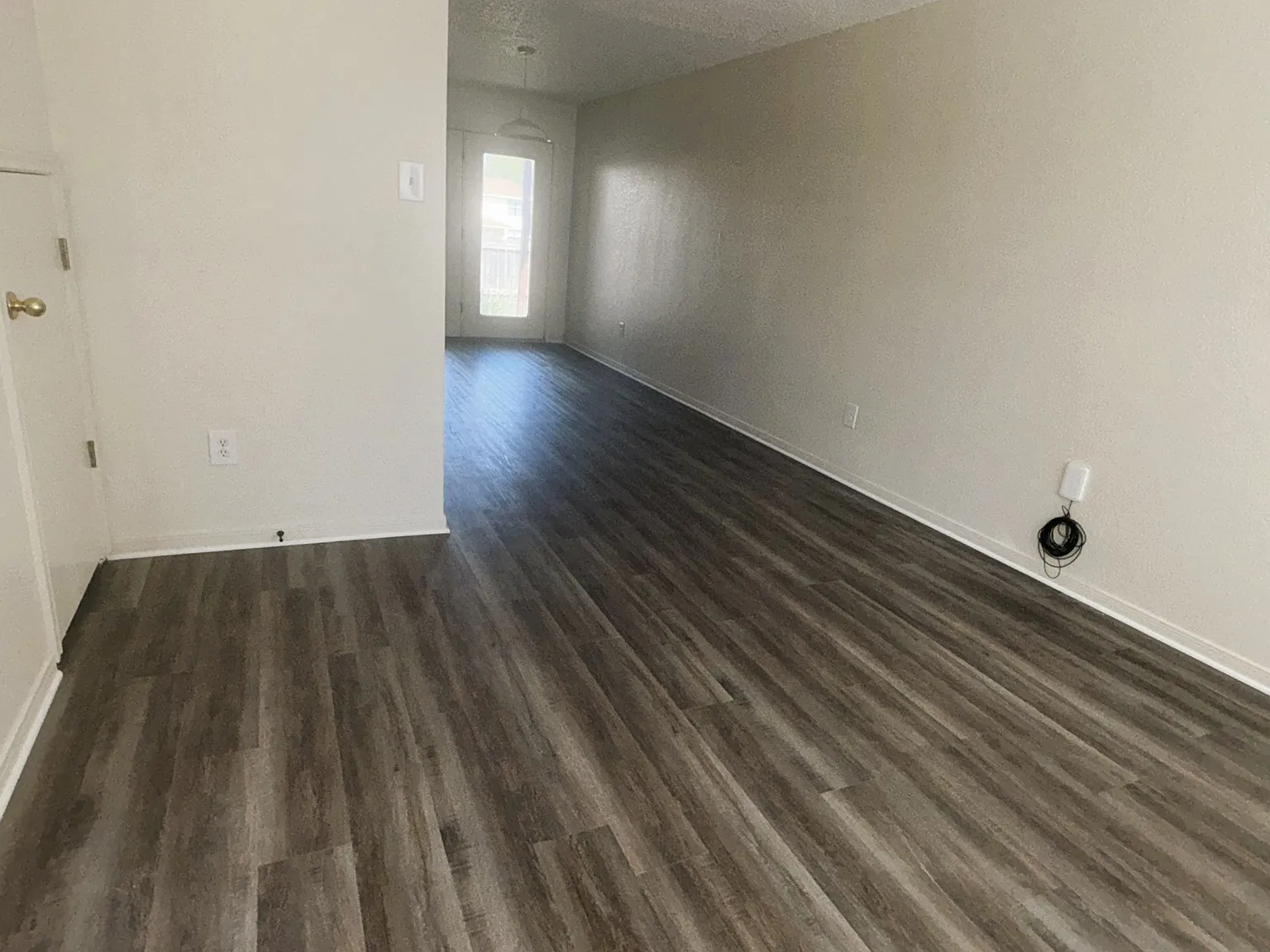 2 bed, 1.5 bath, 950 sqft, $840 — Photo 2
