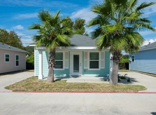 153 Oasis Cir, Rockport, TX 78382