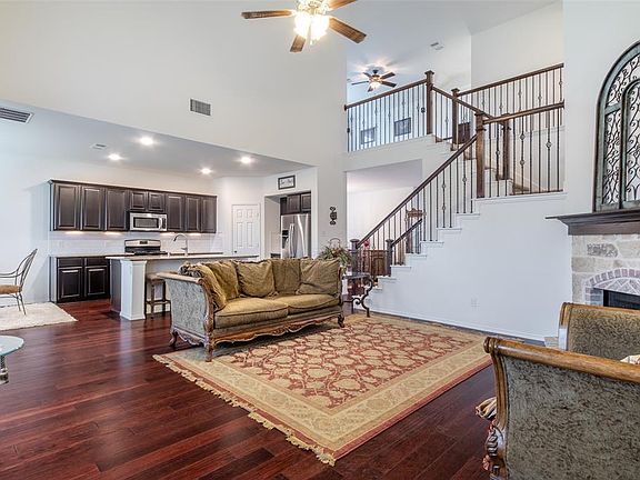 5th image of 1004 Goldenrod Ln