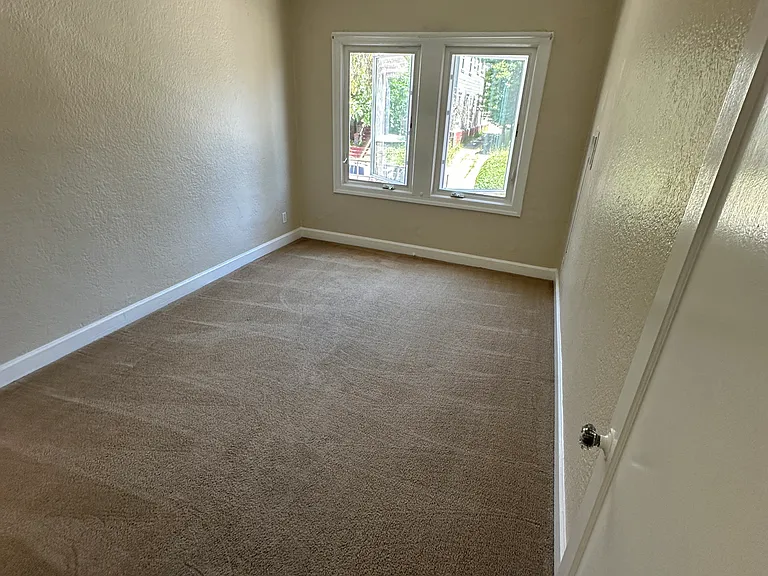 1672 Oxford St #1 — Photo 9