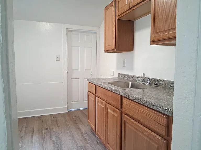 213 Cohansey St — Photo 6