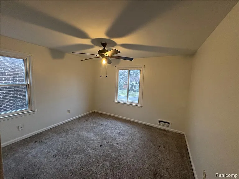 1079 Emmons Blvd — Photo 25
