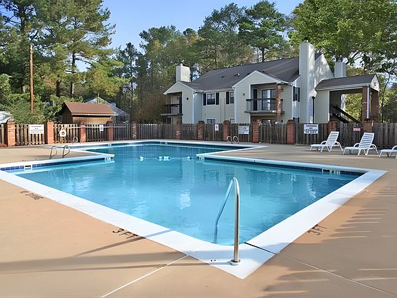 3rd image of 2610 Camellia Dr #F