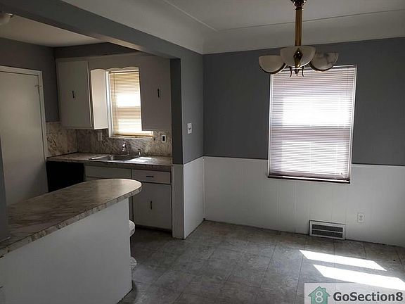 4th image of 15270 Edmore Dr