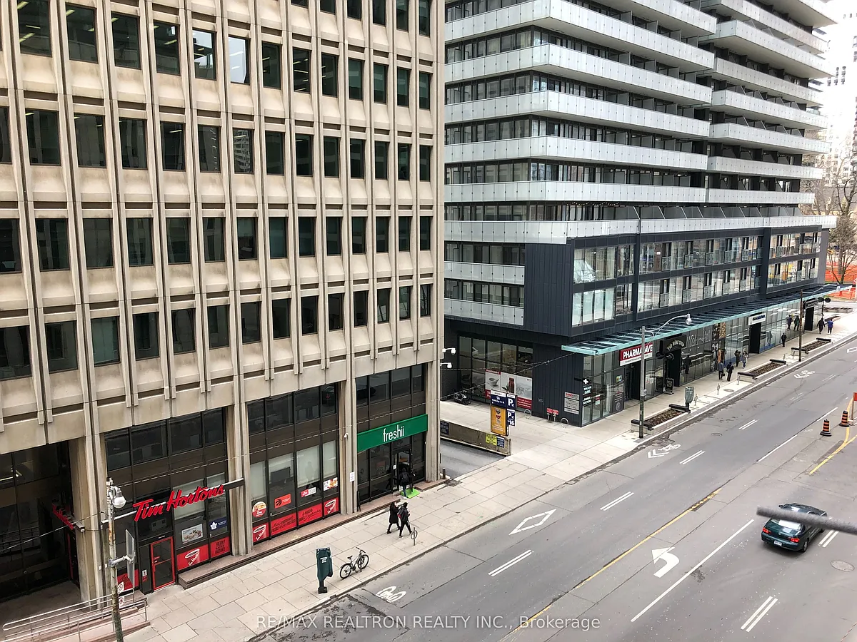 Building Photo - 955 Bay St #519