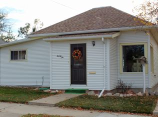22 W Woodstock St, Newcastle, WY 82701