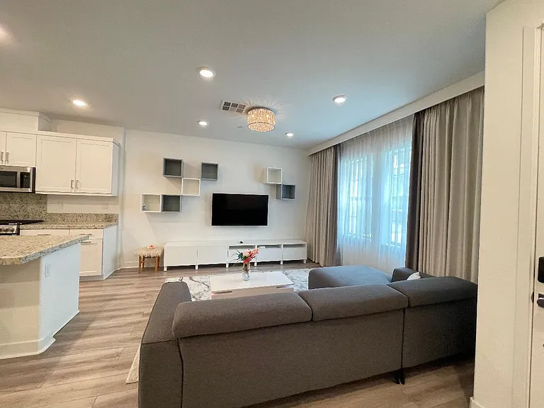 12136 Summer Ln — Photo 2