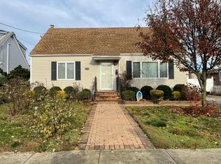 92 Healy Ave, Inwood, NY 11096