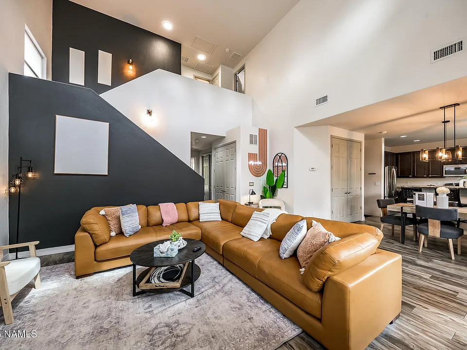 2925 W Paz De Avenida