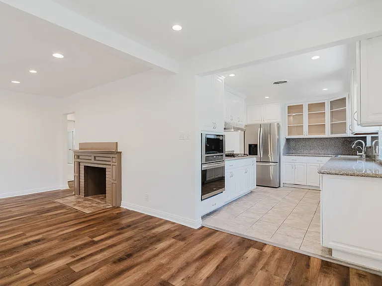 13856 Runnymede St — Photo 10