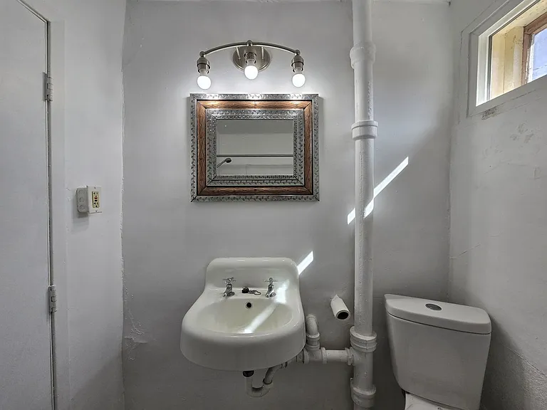 739 Montez Pl — Photo 12