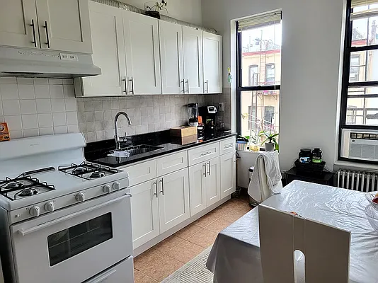 Rented by MCR Realty | media 3