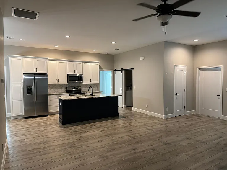 921 SE 24th Ave — Photo 23