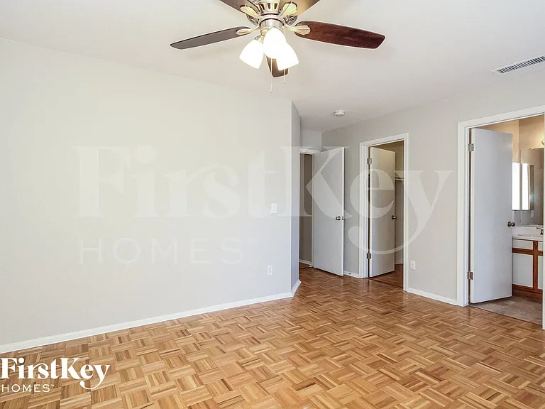 3132 W Robin Ln — Photo 8