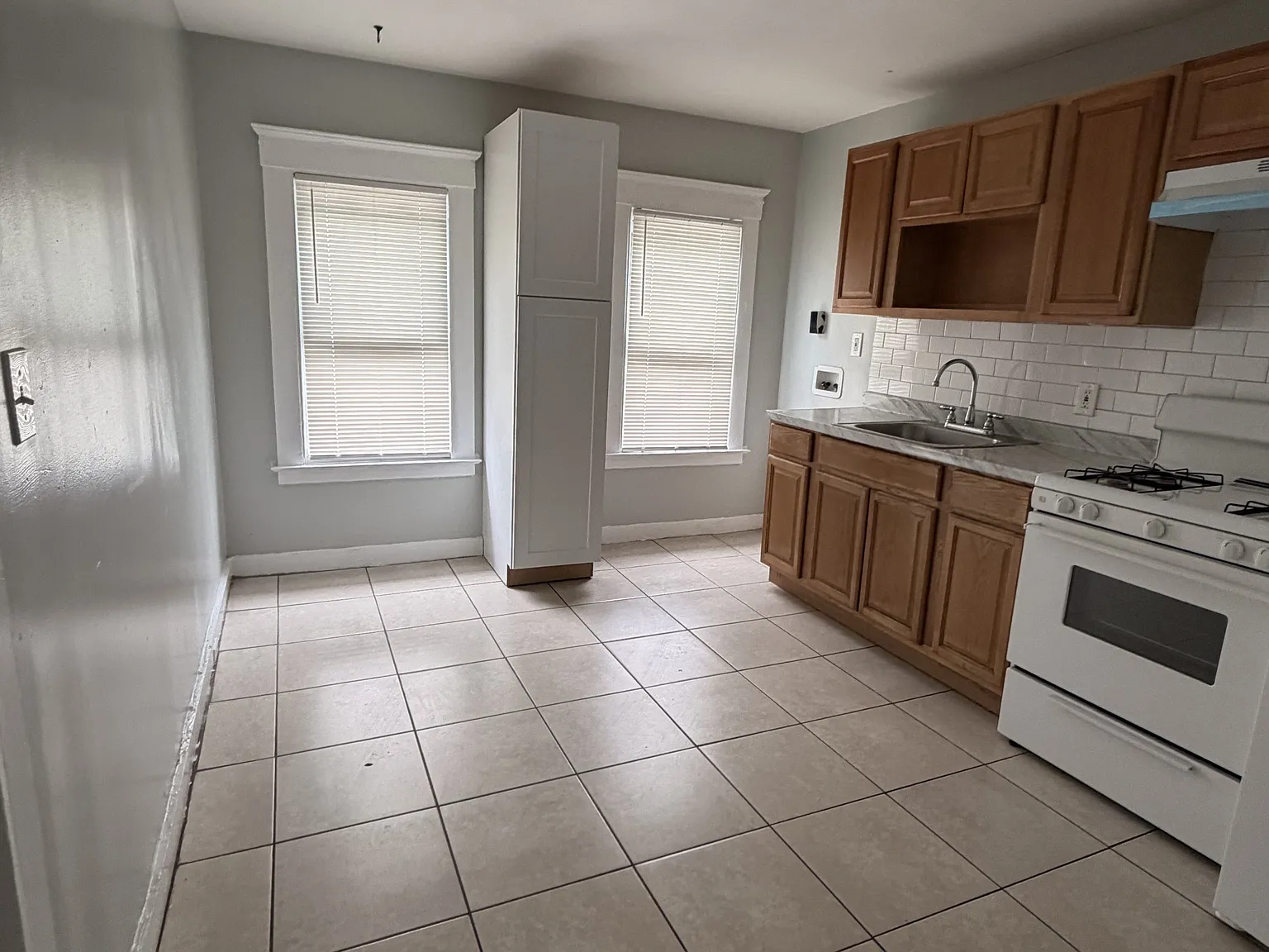 2 bed, 700 sqft, $1,700 — Photo 1