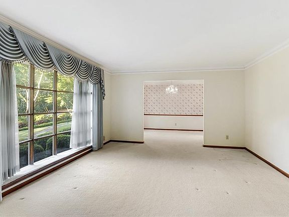 5th image of 2770 Parkview Dr