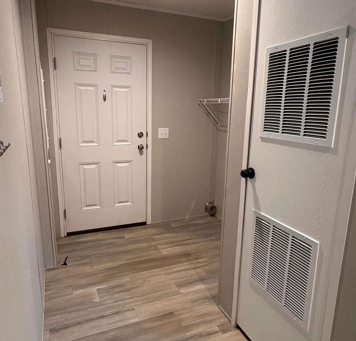 2 bed, 2.0 bath, 896 sqft, $1,295 — Photo 3