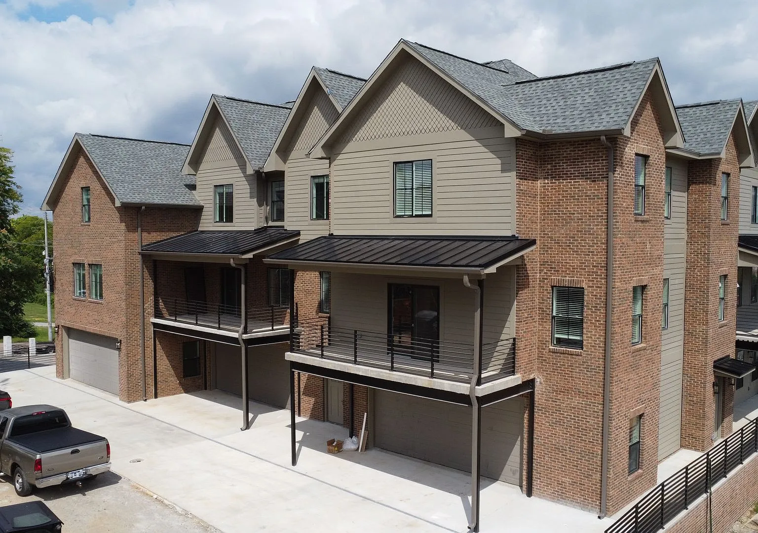 Waitlist for Aug2027Jul2028 Now Open! |6BR 6BA New Townhome in Fort Sanders Near UTK — Photo 1