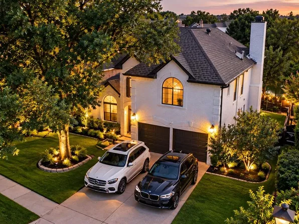 308 Riverwalk Ln, Irving, TX 75063
