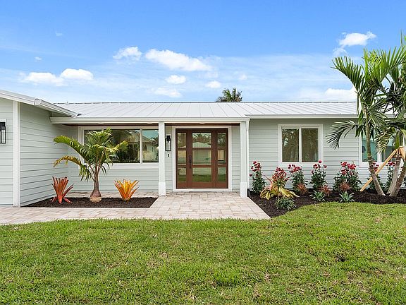 3rd image of 1389 SW Seahawk Way