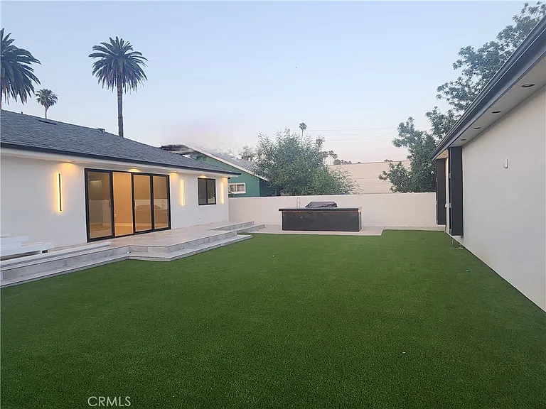 20522 Sherman Way — Photo 36