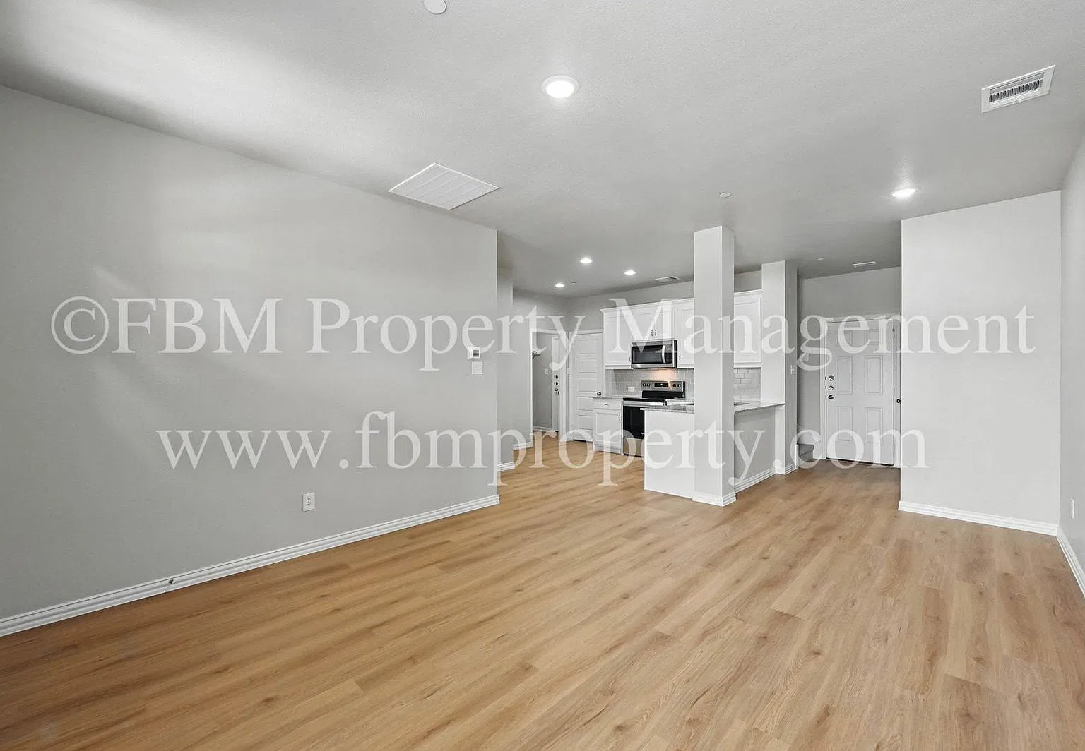 3 bed, 2.5 bath, 1214 sqft, $2,195 — Photo 4