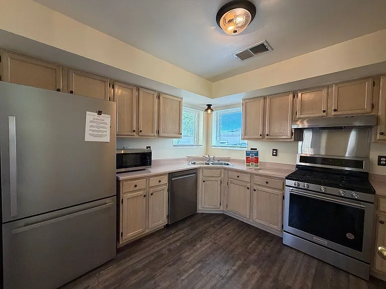 1941 Lee Loop NE — Photo 18