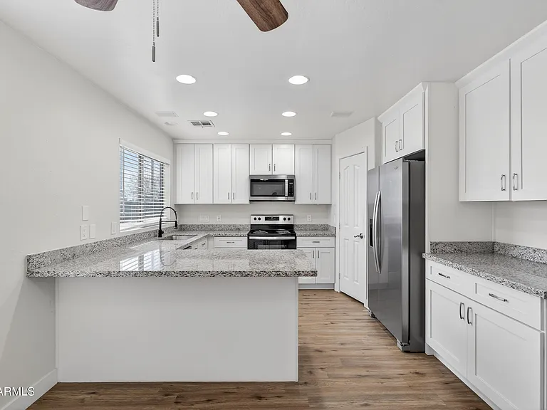 1365 E Betsy Ln — Photo 11