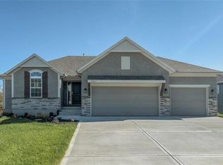 19027 Lakecrest St, Spring Hill, KS 66083