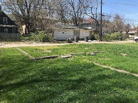 3rd image of 3242 Graceland Ave